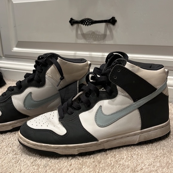 NIKE HIGH TOPS - Picture 4 of 4